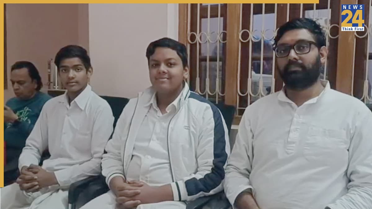 करोड़ों का कारोबार छोड़ जैन मुनि बने बागपत के हर्षित, दो और युवाओं ने दीक्षा लेकर सांसारिक जीवन त्यागा