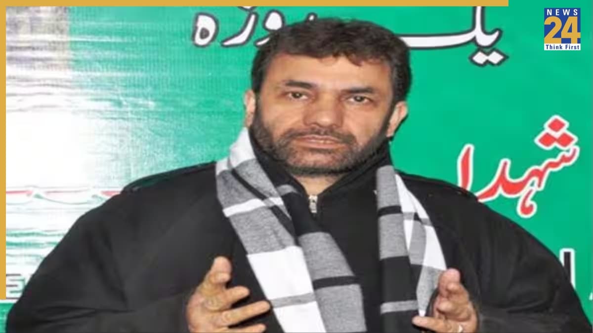 29 साल पुराना केस: पूर्व JKLF कमांडर जावेद मीर और स्वतंत्रतावादी नेता शकील बख्शी गिरफ्तार, 1996 के श्रीनगर दंगे से जुड़ा मामला फिर से खुला