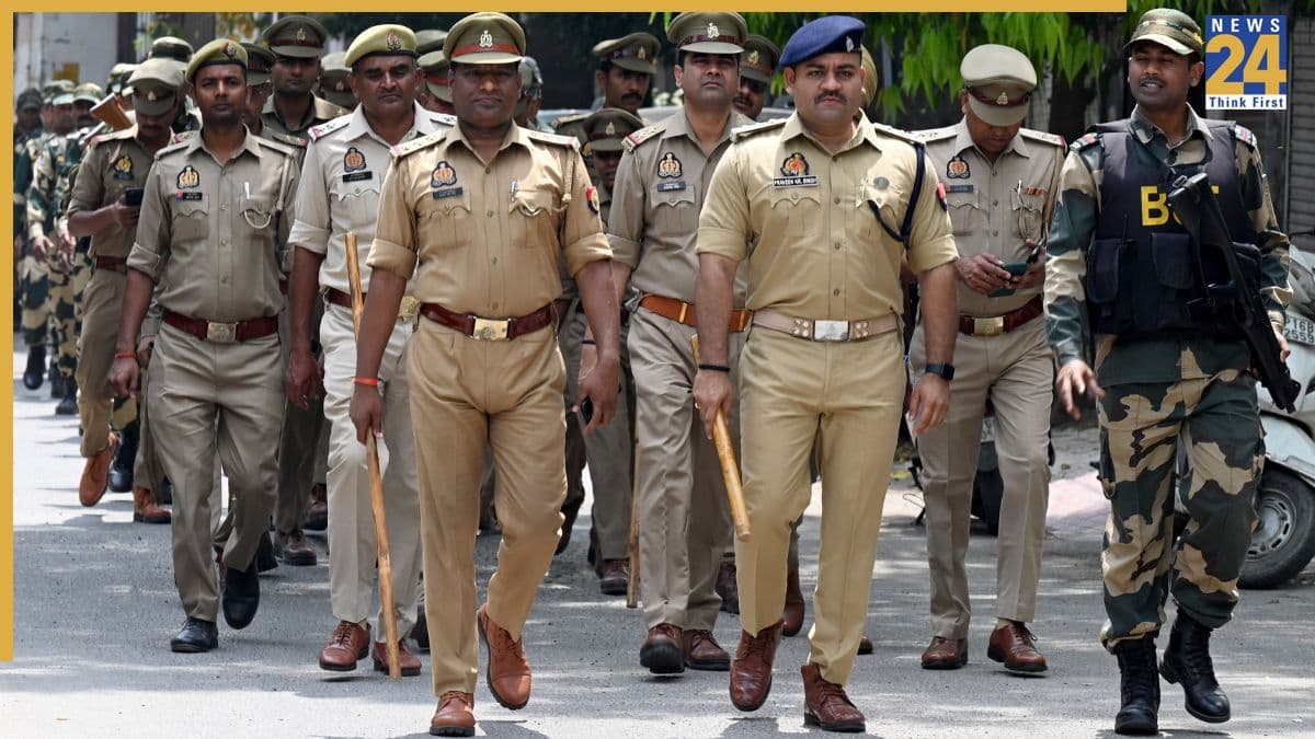 UP Police Vacancy 2025: 12वीं पास के ल‍िए यूपी पुल‍िस में न‍िकली वैकेंसी, तैयारी करने वालों के ल‍िए आ गया बड़ा Update