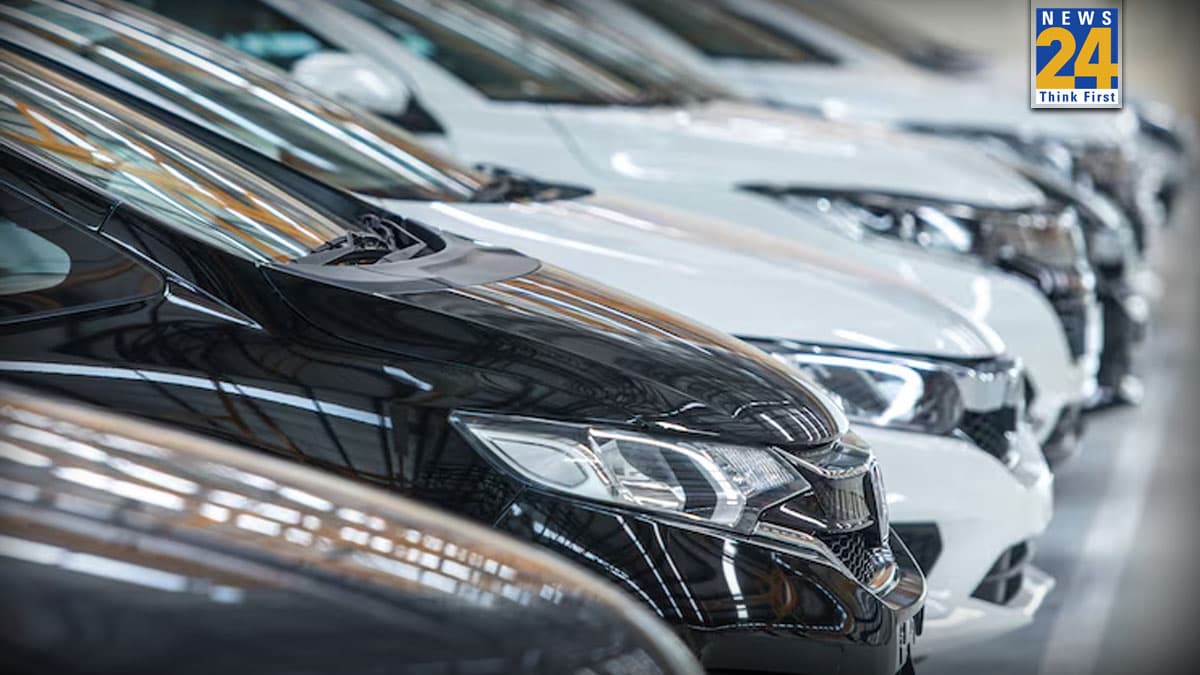 Car Sales 2025: जानें पूरे साल भारतीय ऑटो मार्केट में किसका रहा दबदबा और किसे लगा झटका, जानें बिक्री की हर डिटेल
