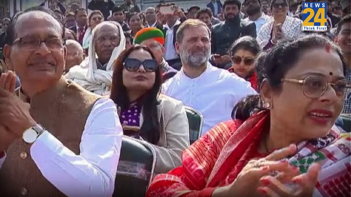 गणतंत्र दिवस समारोह में सीट को लेकर बवाल, राहुल और खरगे को पीछे बैठाने पर कांग्रेस का तीखा हमला