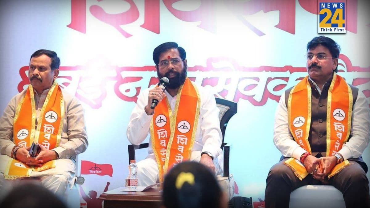 मुंबई मेयर की जंग… होटल में 'कैद' पार्षदों पर अब कागजी पहरा, सेंधमारी रोकने के लिए शिंदे सेना का 'मास्टर प्लान'