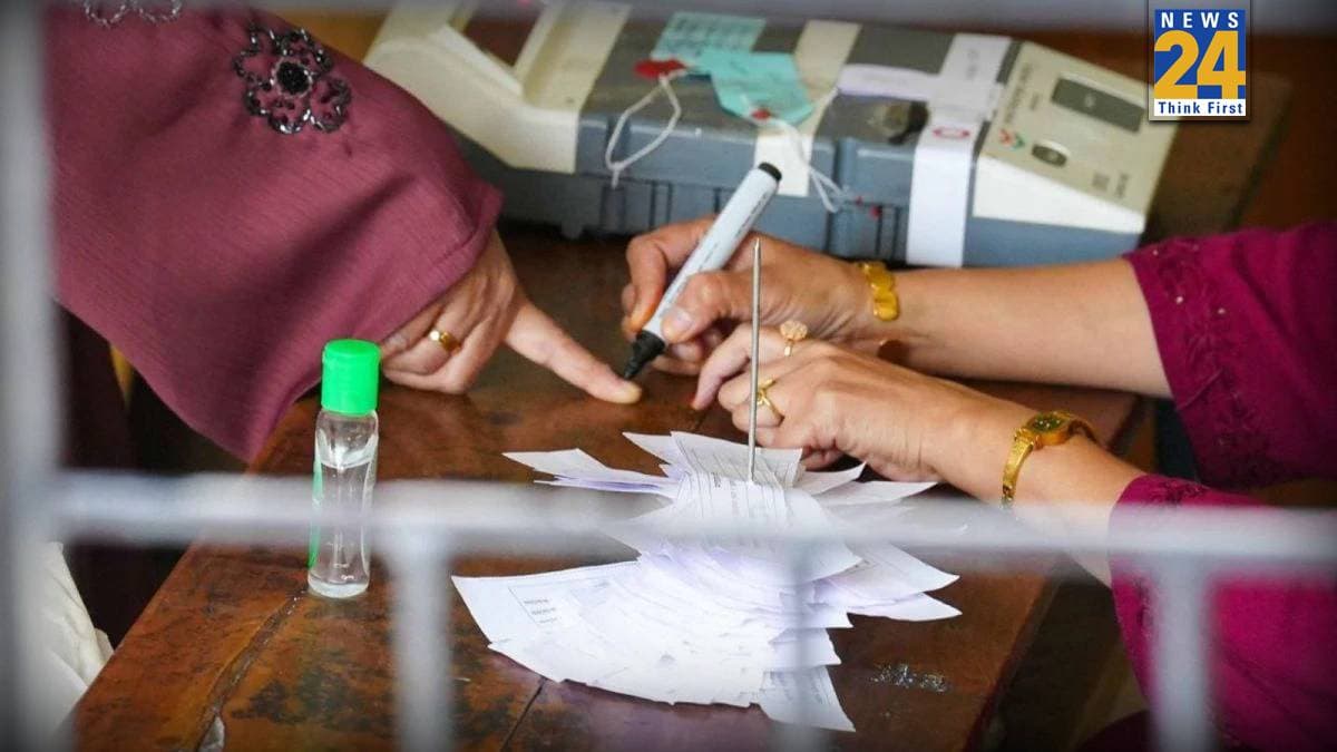 महाराष्ट्र चुनाव आयोग का बड़ा फैसला, अब निकाय चुनाव में मार्कर पेन का नहीं होगा इस्तेमाल