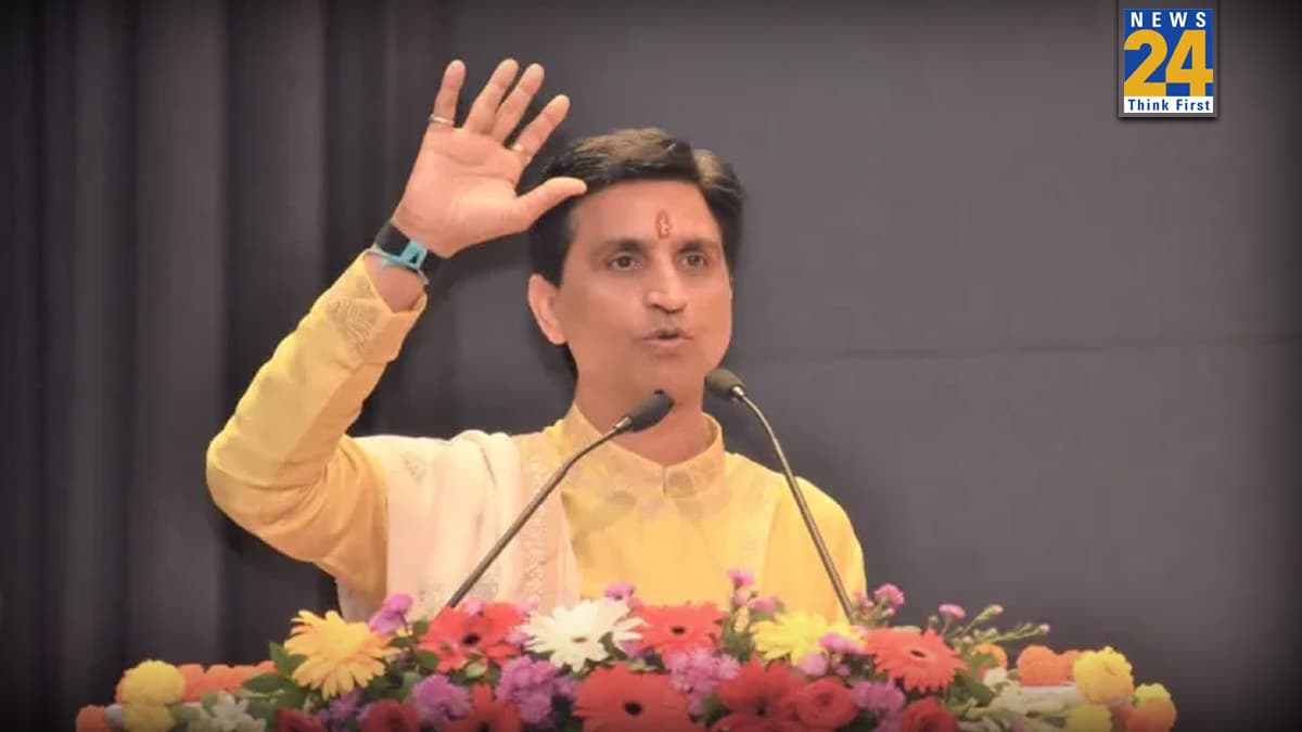 'मैं अभागा ‘सवर्ण’ हूं, रौंया-रौंया उखाड़ लो', UGC विवाद में कवि कुमार विश्वास की एंट्री