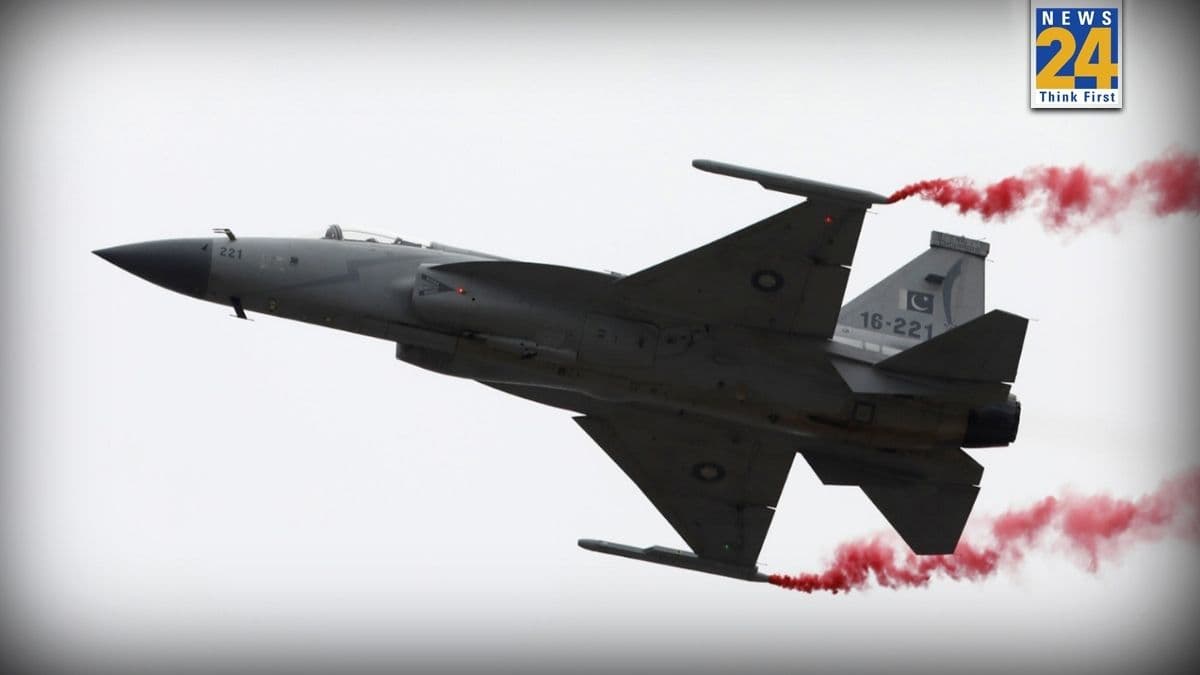 भारत ने 'ऑपरेशन सिंदूर' में गिराए थे जो लड़ाकू विमान JF-17, पाकिस्तान उन्हीं को 'सुपरहिट' बताकर दुनिया को ठगने की तैयारी में
