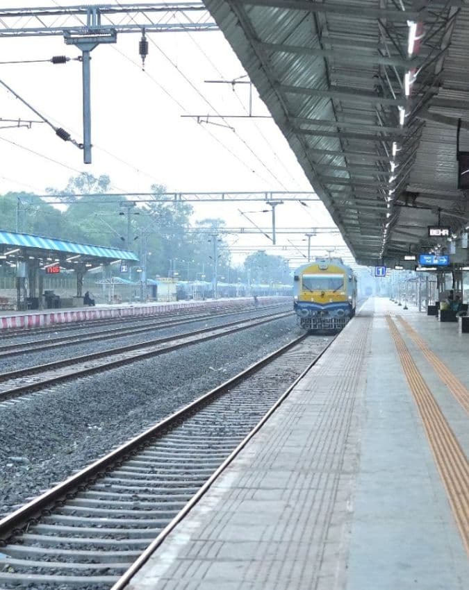 रेलवे स्टेशनों पर 75 नए होल्डिंग एरिया बनेंगे