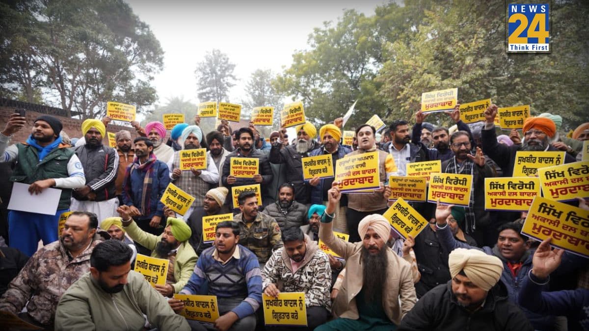 बीजेपी के फर्जी वीडियो और गुरुओं की बेअदबी के खिलाफ AAP के प्रदर्शन, बीजेपी, कांग्रेस और अकाली दल नेताओं का किया घेराव