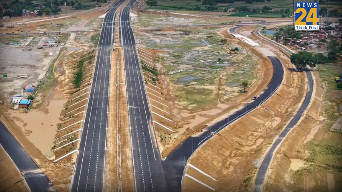 Ganga Expressway: जल्द खुलने वाला है गंगा एक्सप्रेसवे, यूपी के सबसे लंबी सड़क पर FASTag टोल ट्रायल पूरा