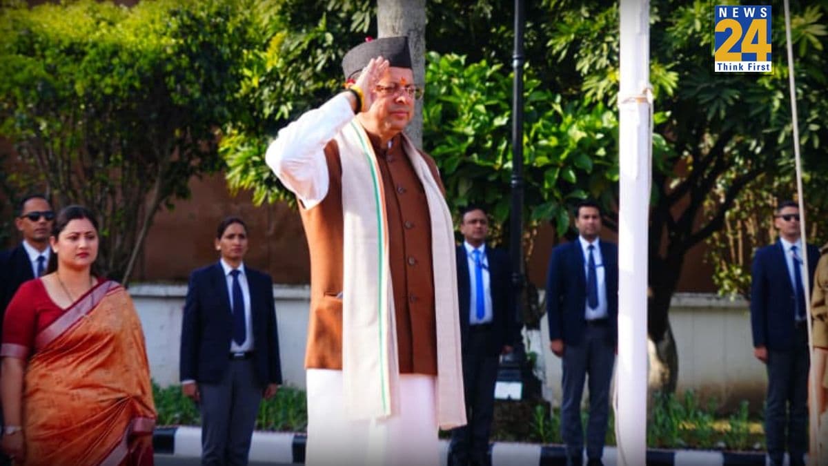 77वें गणतंत्र दिवस पर सीएम धामी ने दिलाई संविधान की उद्देशिका की शपथ