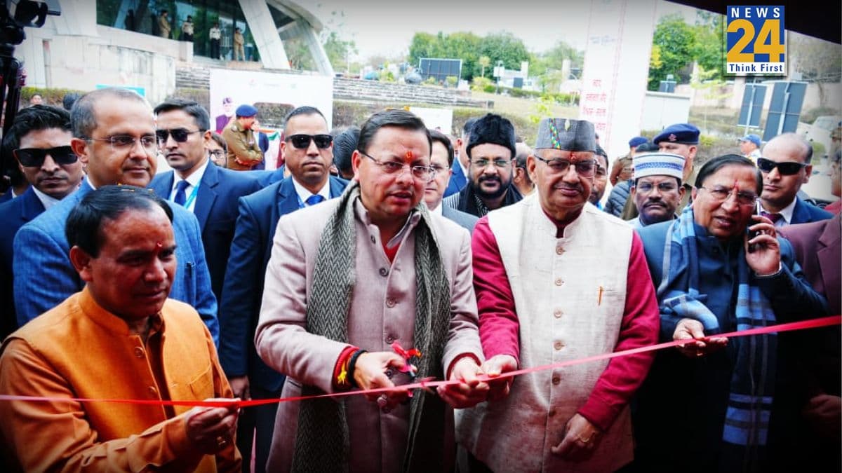 मुख्यमंत्री पुष्कर सिंह धामी ने किया यूसीसी में योगदान देने वाले अधिकारियों और रजिस्ट्रेशन में सराहनीय कार्य करने वालों का सम्मान