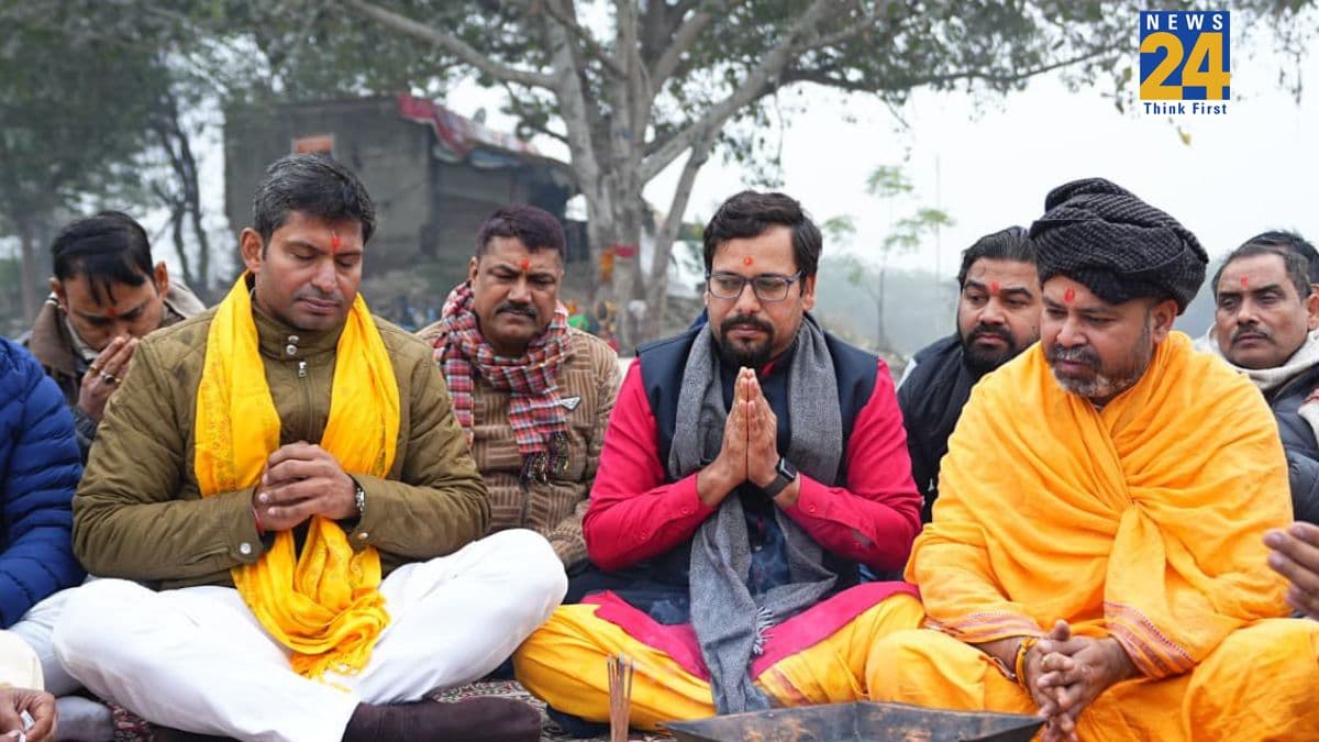 भाजपा सरकार ने दिल्ली के पूर्वांचली समाज से झूठ बोलकर सीवर के पानी से छठी मैया और सूर्य भगवान को अर्घ्य दिलवाने का पाप किया- सौरभ भारद्वाज