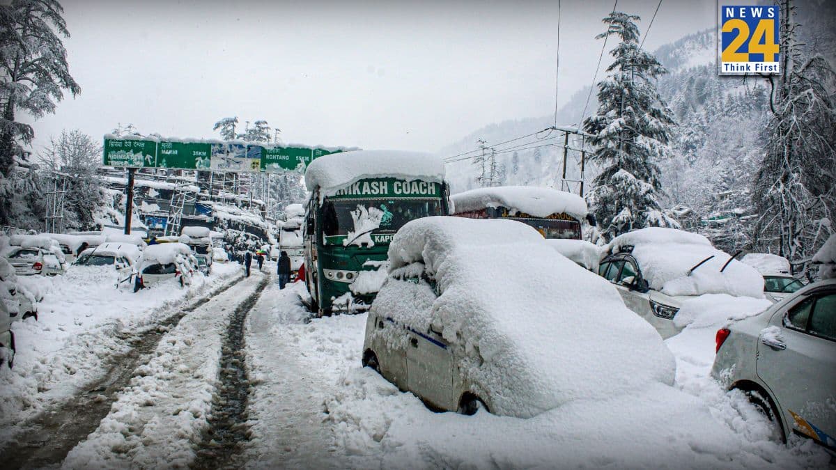 885 से ज्यादा सड़कें बंद, बिजली गुल… हिमाचल प्रदेश में भारी बर्फबारी लोगों के लिए बनी आफत