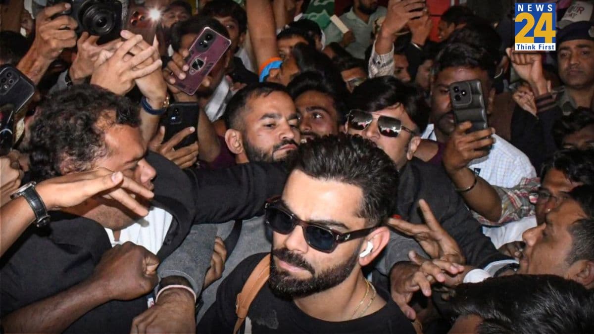 विराट कोहली की एक झलक पाने को बेकरार हुए फैंस, वडोदरा एयरपोर्ट पर सेल्फी के लिए धक्का-मुक्की, देखें Viral Video