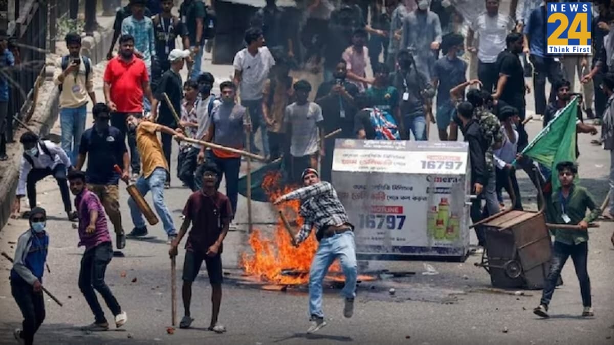 बांग्लादेश में हिंदुओं के हत्यारों को नहीं मिलेगी कोई सजा? यूनुस सरकार ने प्रदर्शनकारियों को दी कानूनी सुरक्षा