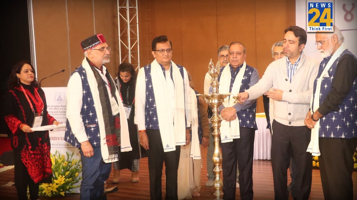 स्कूल ऑफ प्लानिंग एंड आर्किटेक्चर के दीक्षांत समारोह में जयंत ठाकुर ने बताई वास्तुकारों की भूमिका