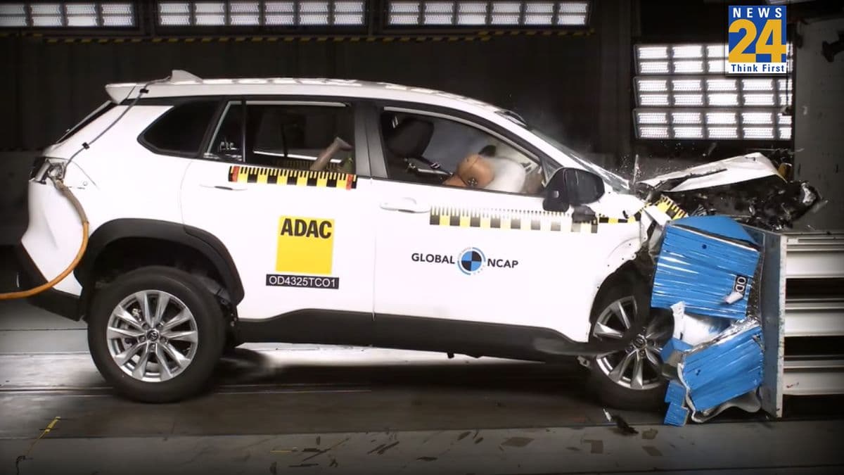 क्रैश टेस्ट में मुंह के बल गिरी Toyota की ये कार, सेफ्टी के नाम पर मिले सिर्फ 2 स्टार