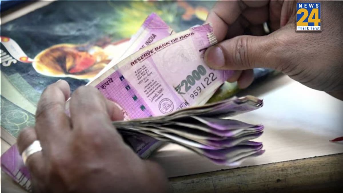RBI Rules: नोटबंदी के बाद अब भी पड़े हैं 2000 रुपये के नोट? जानें उसका क्‍या कर सकते हैं?