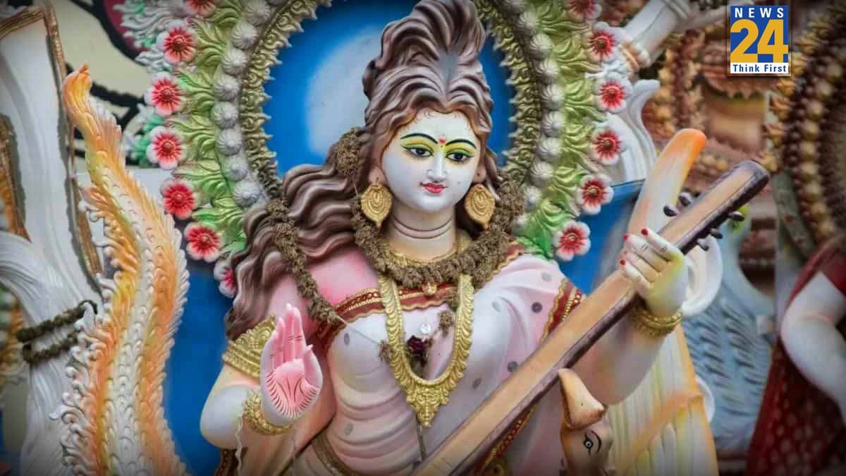 Basant Panchami 2026 Today: आज है बसंत पंचमी, जानें किस शुभ मुहूर्त में कैसे करें सरस्वती पूजन, क्या है मंत्र?