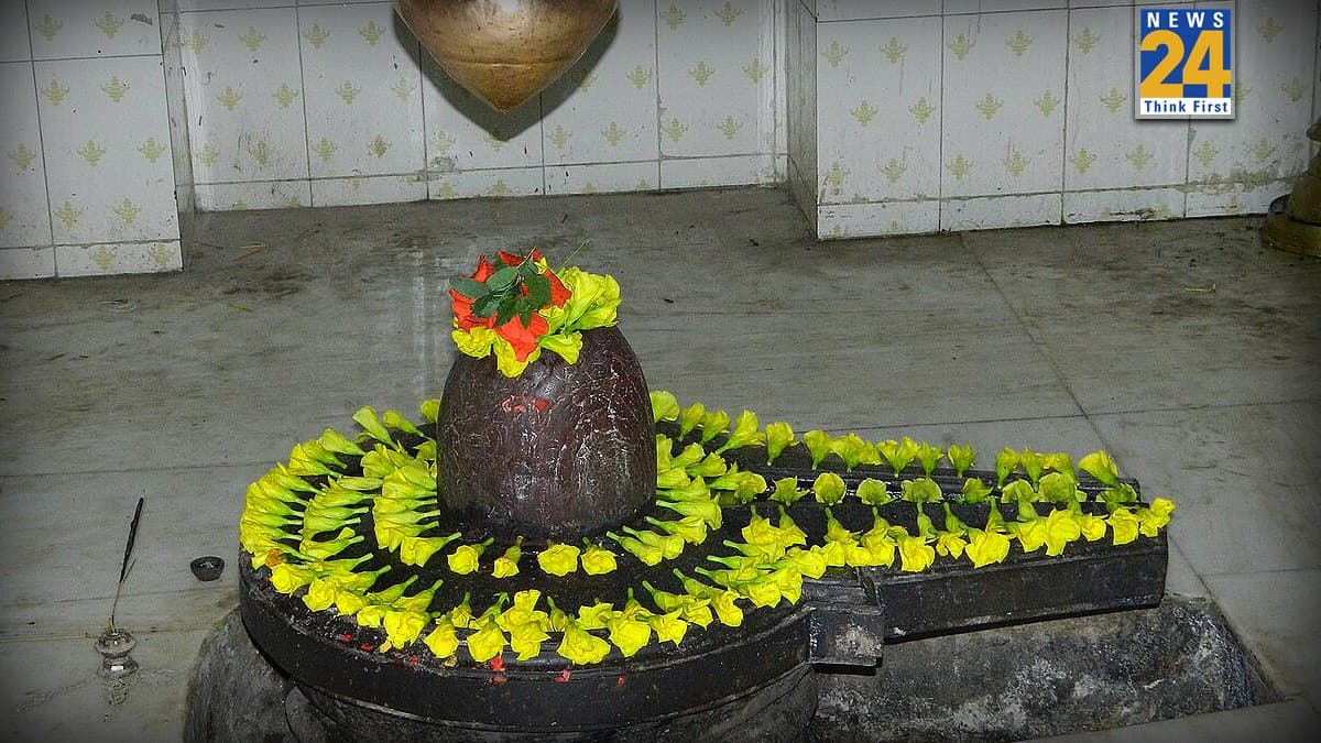 Shivling Puja Rules: क्यों नहीं की जाती है शिवलिंग की पूरी परिक्रमा, क्यों रुष्ट हो जाते हैं भोलेनाथ; जानें वजह