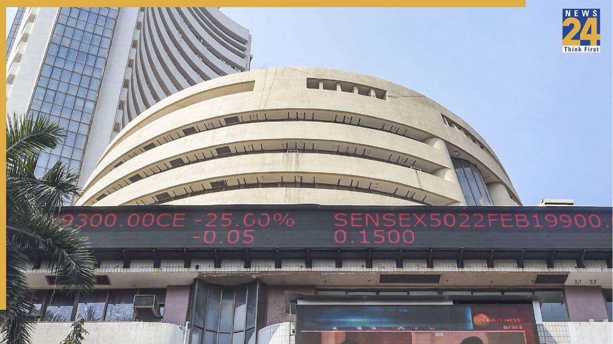 Stock Market: 900 अंक चढ़कर बंद हुआ शेयर बाजार, न‍िवेशकों की लगी 5 लाख करोड़ की लॉटरी