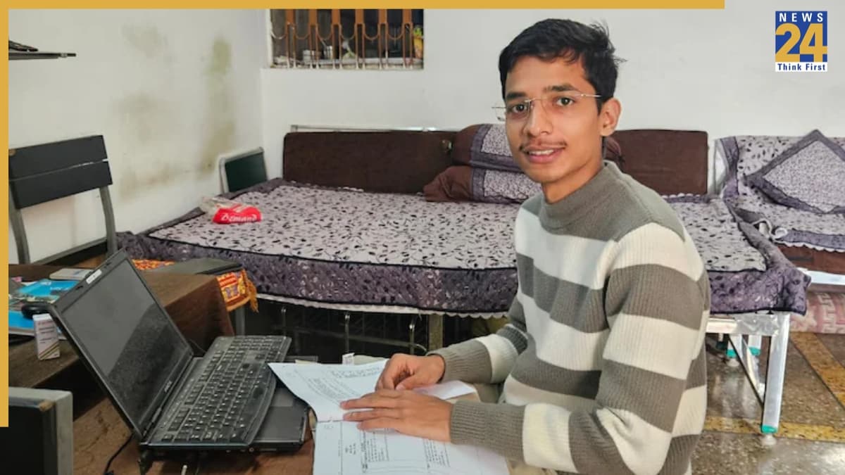 खुद ड्राफ्ट की पिटीशन, फिर SC में की पैरवी… कहानी 10 मिनट में केस जीतने वाले 19 साल के अथर्व की