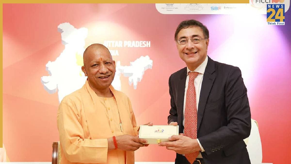 डेटा सेंटर और लॉजिस्टिक्स हब बनेगा UP? सिंगापुर में CM योगी ने निवेशकों को दिया न्योता