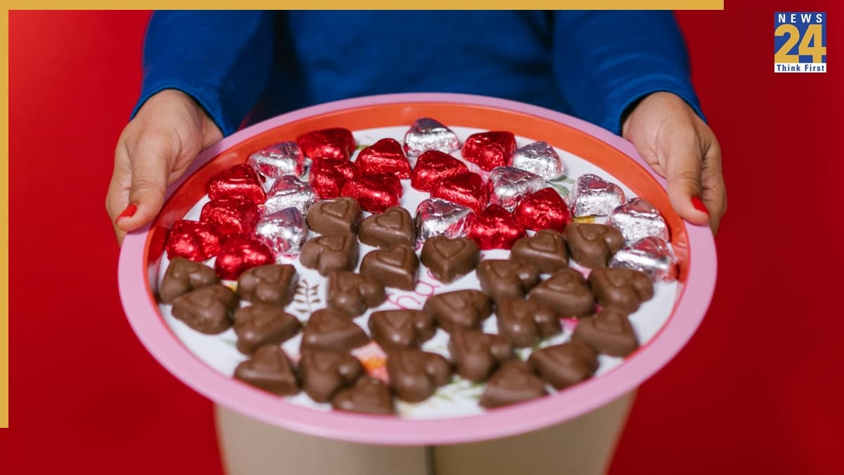 Chocolate Day 2026: आज है वैलेंटाइन वीक का सबसे मीठा दिन 'चॉकलेट डे'! जानिए इस दिन का महत्व और इतिहास