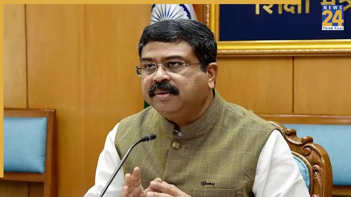 NCERT किताब के विवाद पर आया शिक्षा मंत्री धर्मेंद्र प्रधान का रिएक्शन, कड़ी कार्रवाई का दिया आश्वासन
