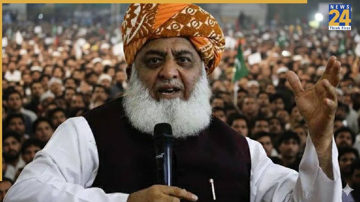 'सीमा पार से एक तरबूज नहीं आ पा रहा, पर…', पाकिस्तानी नेता ने खुद की सेना की उड़ाई खिल्ली; देखें VIDEO