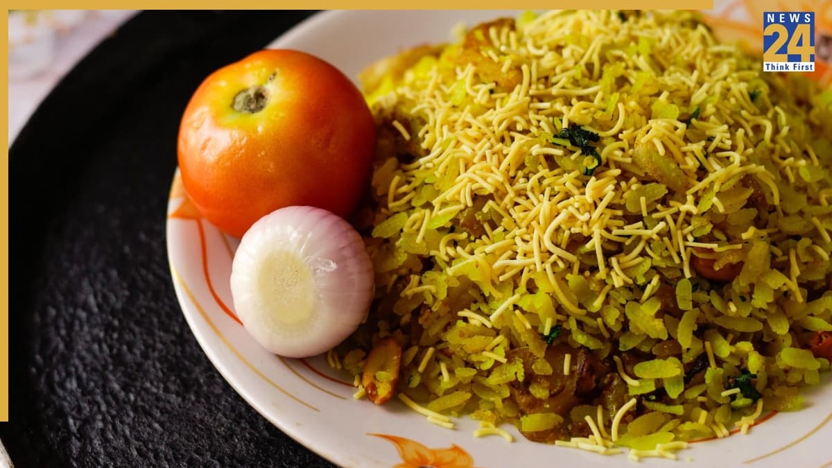 घर पर बनाएं हाई-प्रोटीन पोहा, फिटनेस लवर्स के लिए परफेक्ट हेल्दी ब्रेकफास्ट ऑप्शन
