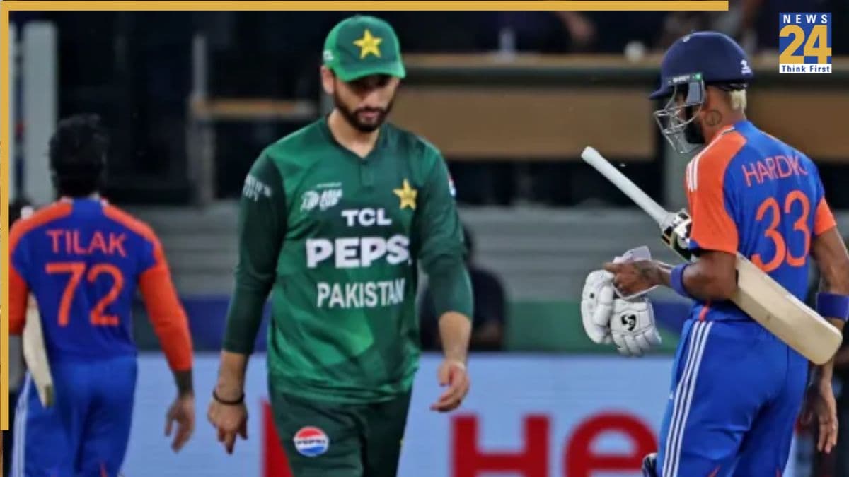 IND vs PAK: पाकिस्तान के यू-टर्न पर इस भारतीय दिग्गज ने लिए मजे, कोलंबो की फ्लाइट को लेकर कसा जबरदस्त तंज