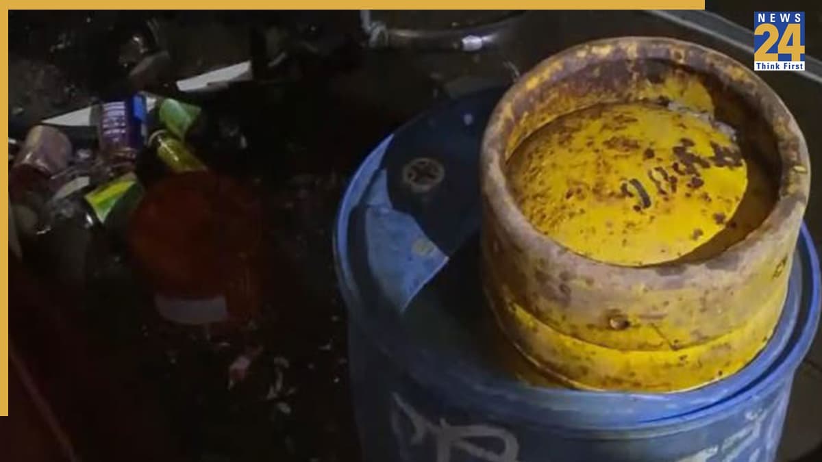 इंदौर में अमोनिया गैस के रिसाव से मचा हड़कंप, सांस लेने में तकलीफ होते ही बाहर निकले लोग