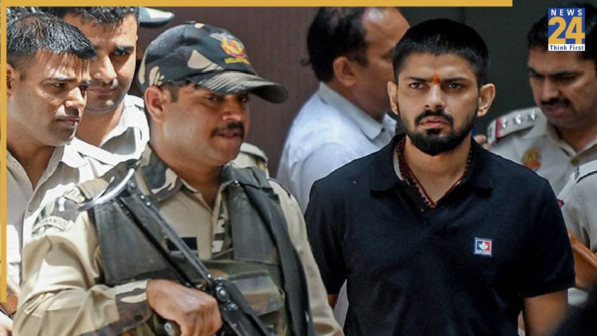 दिल्ली में सनसनीखेज वारदात, लॉरेंस बिश्नोई के वकील की कार पर ताबड़तोड़ फायरिंग