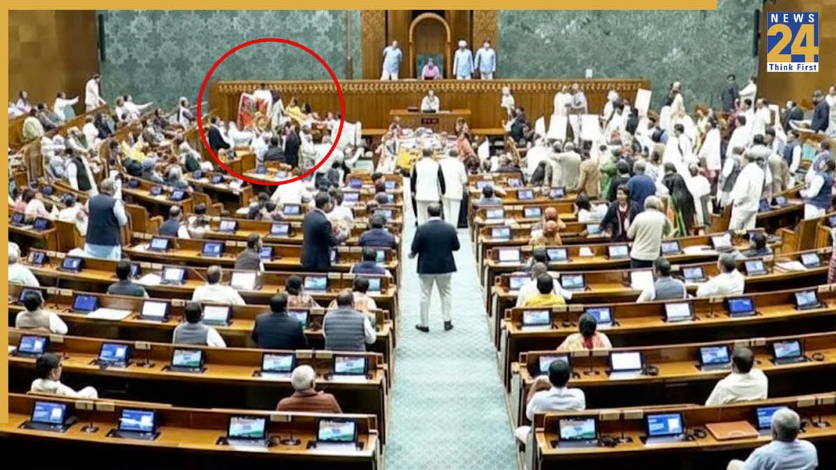 जब महिला MPs ने घेरी PM मोदी की कुर्सी, जानिए- आखिर ऐसा क्या हुआ कि कुछ मिनट पहले रद्द करना पड़ा PM का भाषण