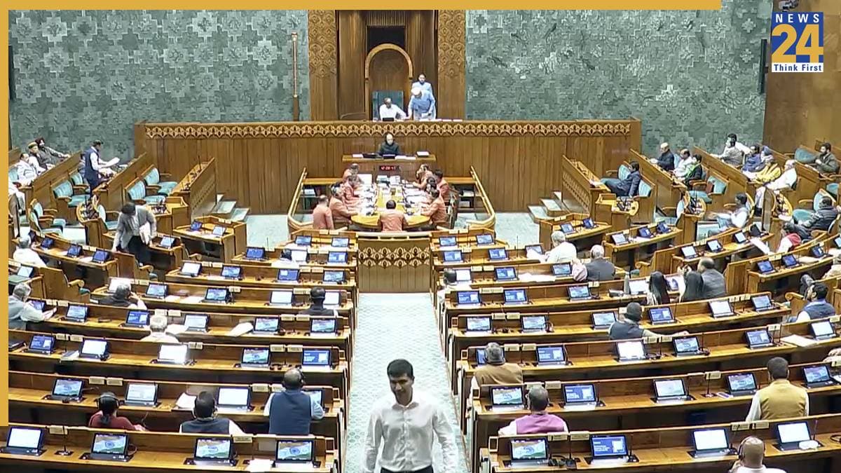 Budget Session 2026: लोकसभा-राज्यसभा में सांसदों की उपस्थिति को लेकर क्या हैं नियम, ऑनलाइन जॉइन कर सकते हैं क्या?