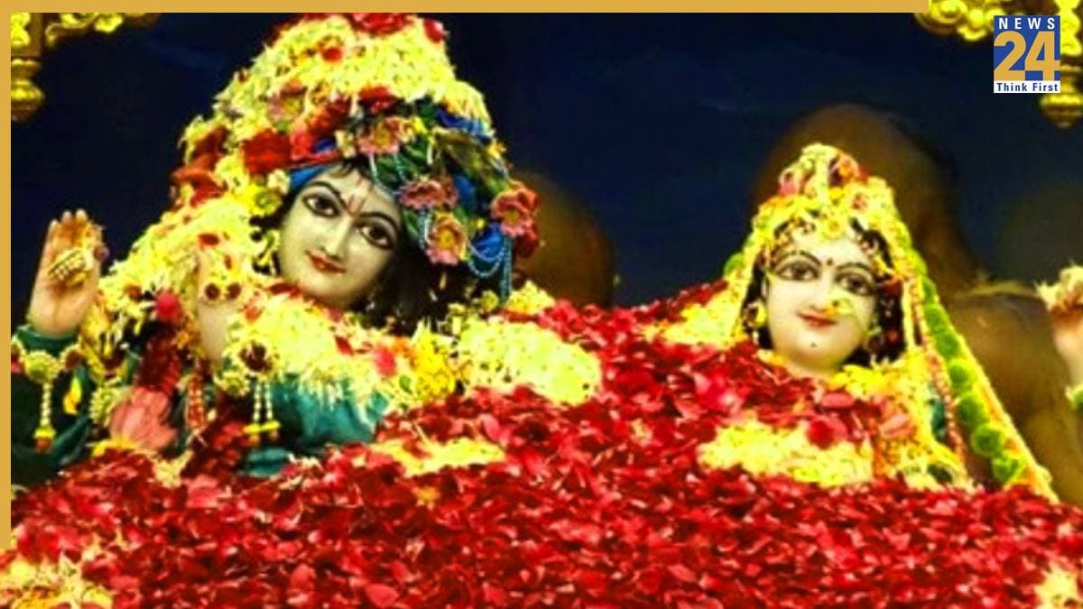 Phulera Dooj 2026: आज है फुलेरा दूज व्रत, जानें व्रत के नियम और पूजा विधि, राधा-कृष्ण को लगाएं ये भोग