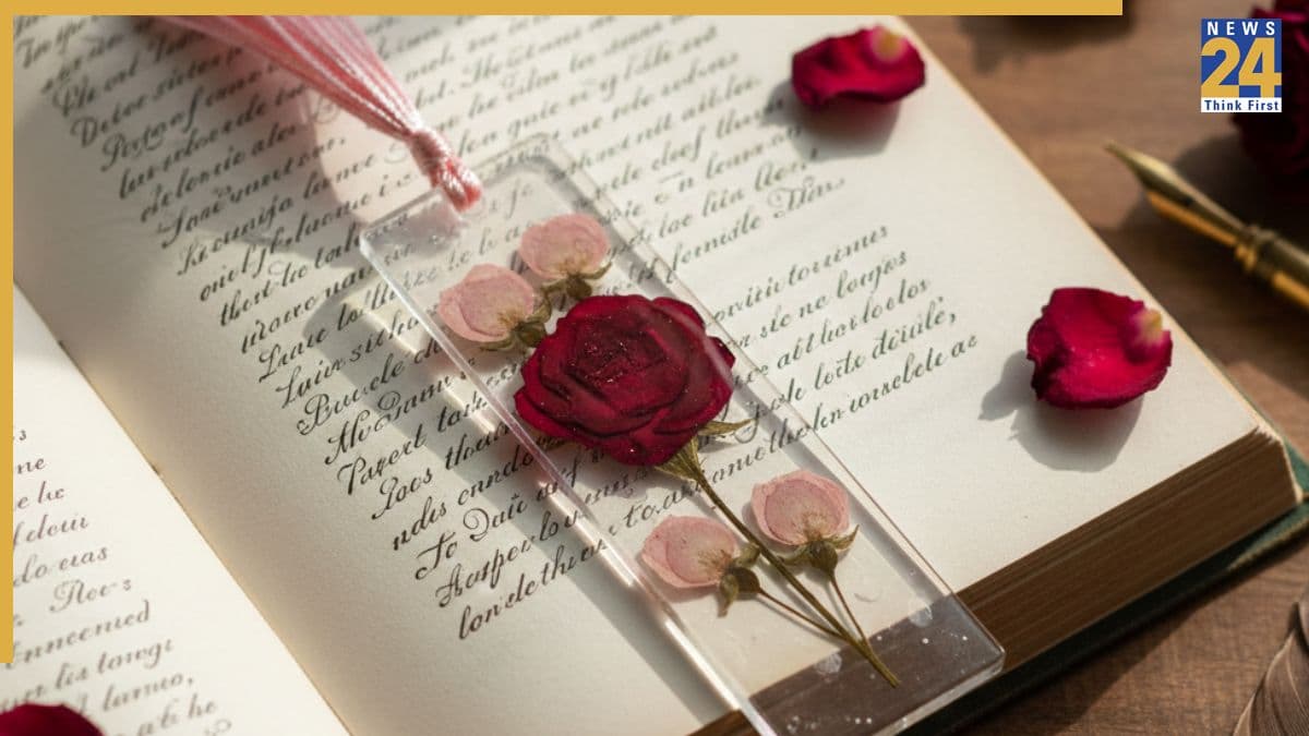 Rose Day 2026: रोज डे पर मिले फूलों को फेंके नहीं बल्कि इस तरह रखें सहेजकर, सालोंसाल यादगार बनाने के जानें 5 तरीके
