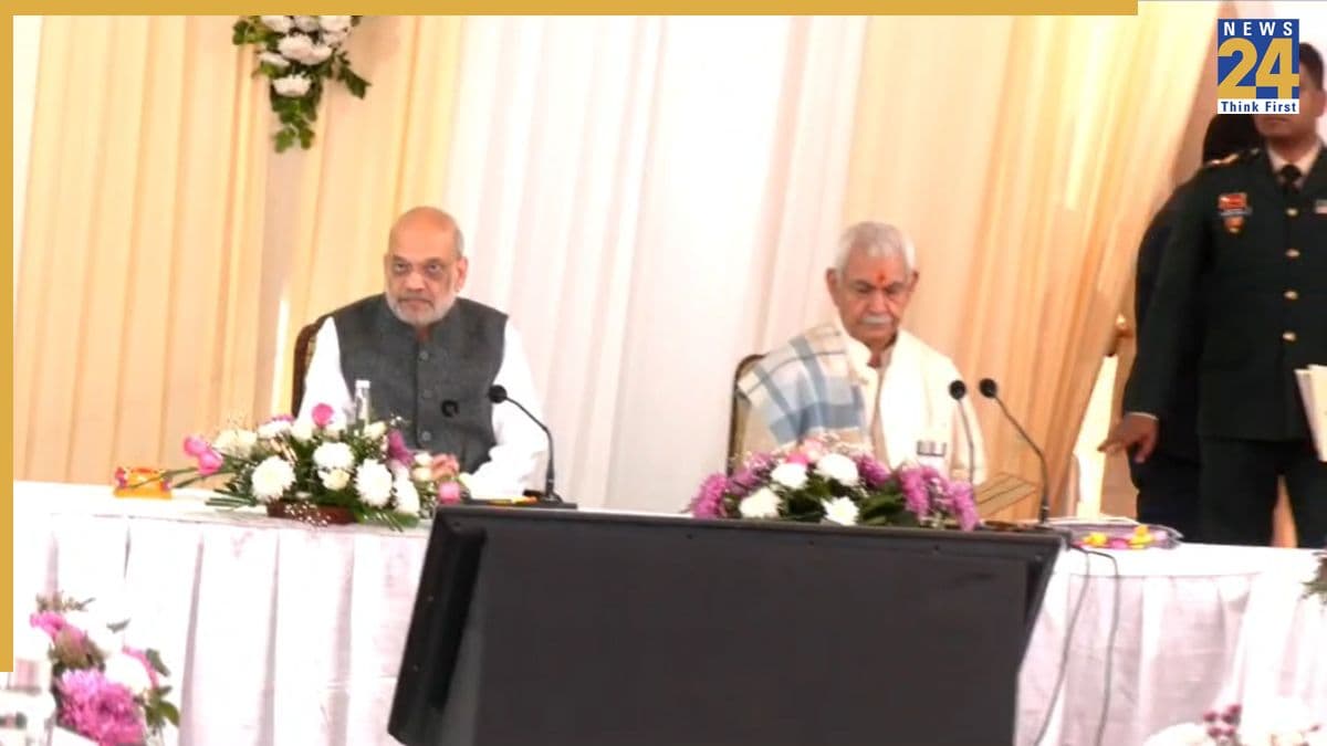 जम्मू में गृहमंत्री अमित शाह की हाई-लेवल मीटिंग, एंटी टेरर ऑपरेशन्स पर मंथन