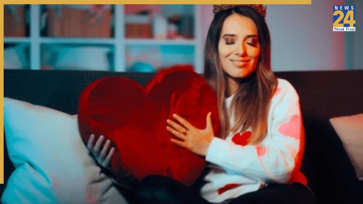 Valentine's Day पर सिंगल लोग क्या करें? यहां जानिए खुद को कैसे कराएं स्पेशल फील