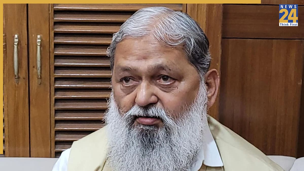 कैबिनेट मंत्री अनिल विज के साथ फिर हादसा, वाशरूम में गिरे, पैरों में हेयरलाइन फ्रैक्चर की पुष्टि