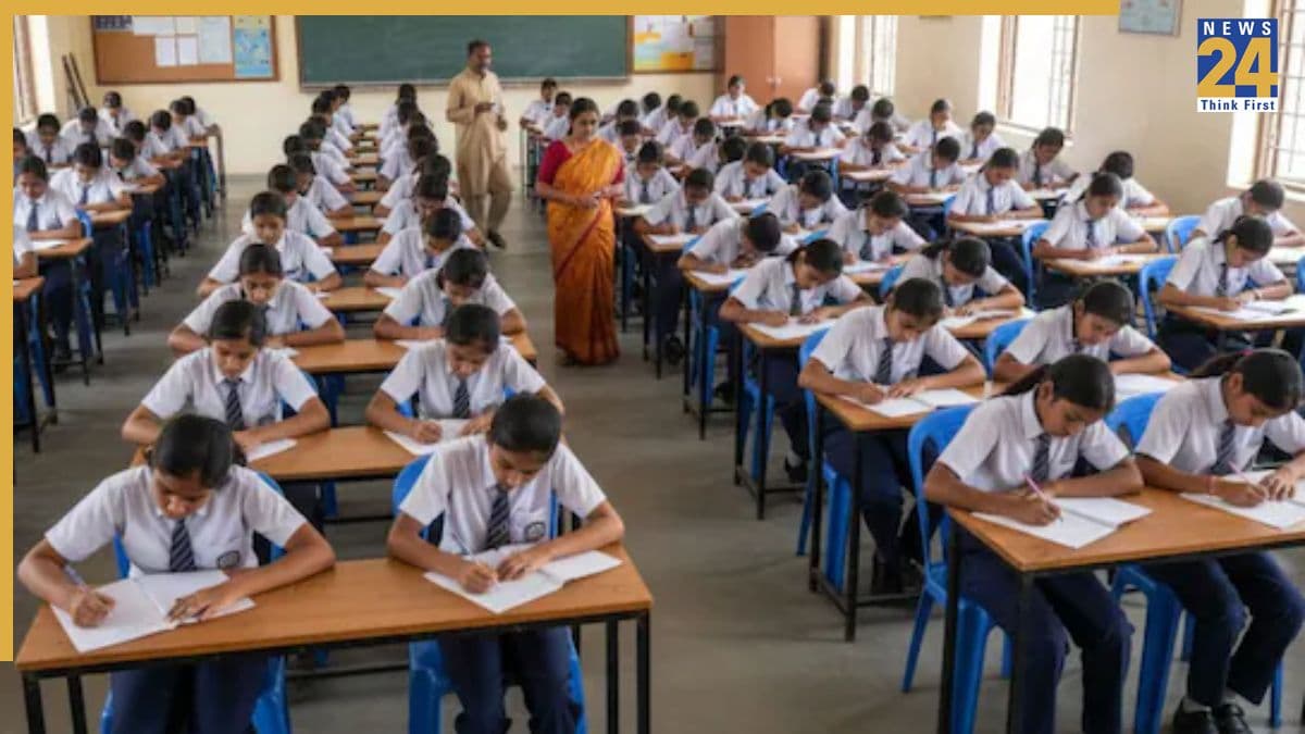 फीस जमा नहीं होने पर क्‍या 10वीं का एडम‍िट कार्ड रोक सकता है स्‍कूल? जानें क्‍या कहता कानून
