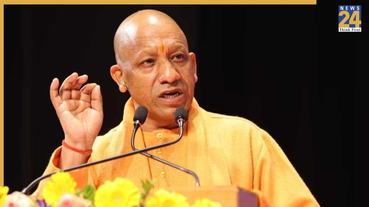 यूपी में शिक्षामित्रों को मिलेंगे 18 हजार रुपये, शिक्षकों के कैशलेस ट्रीटमेंट पर भी CM योगी का बड़ा ऐलान
