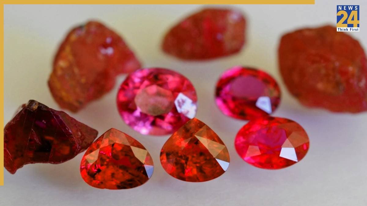 Lucky Gemstone: इन 5 राशियों के लिए बेहद फलदायी है माणिक, राजनीति और सत्ता के गलियारे में प्रतिष्ठा दिलाता है यह रत्न
