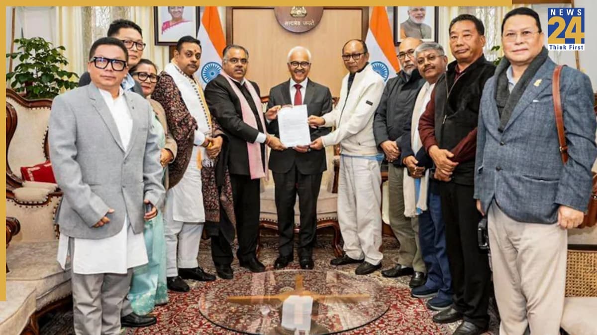 मणिपुर में हटाया गया राष्ट्रपति शासन, BJP के खेमचंद ने पेश किया सरकार बनाने का दावा
