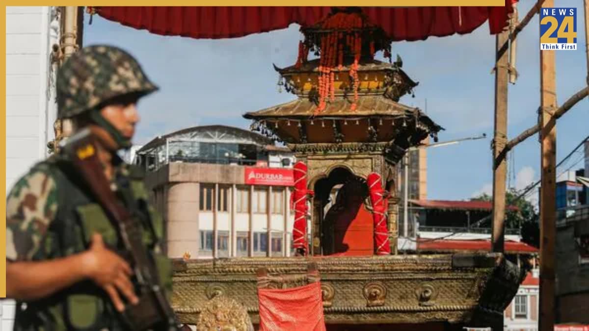 नेपाल में धार्मिक स्थल को लेकर मचा बवाल, लाठी चार्ज के बाद वजीरगंज में लगा कर्फ्यू