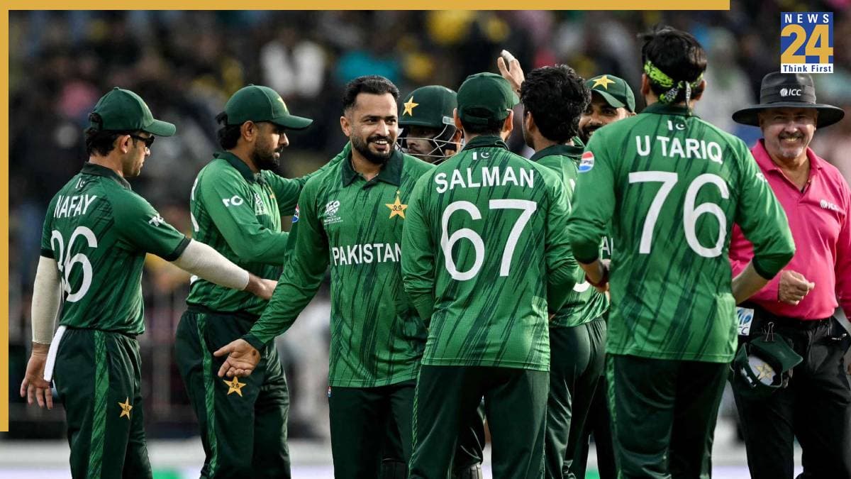 T20 WC 2026: सुपर-8 में पहुंचने के बाद पाकिस्तान टीम को मिला पूर्व कप्तान का साथ, सोशल मीडिया पर शेयर किया खास पोस्ट