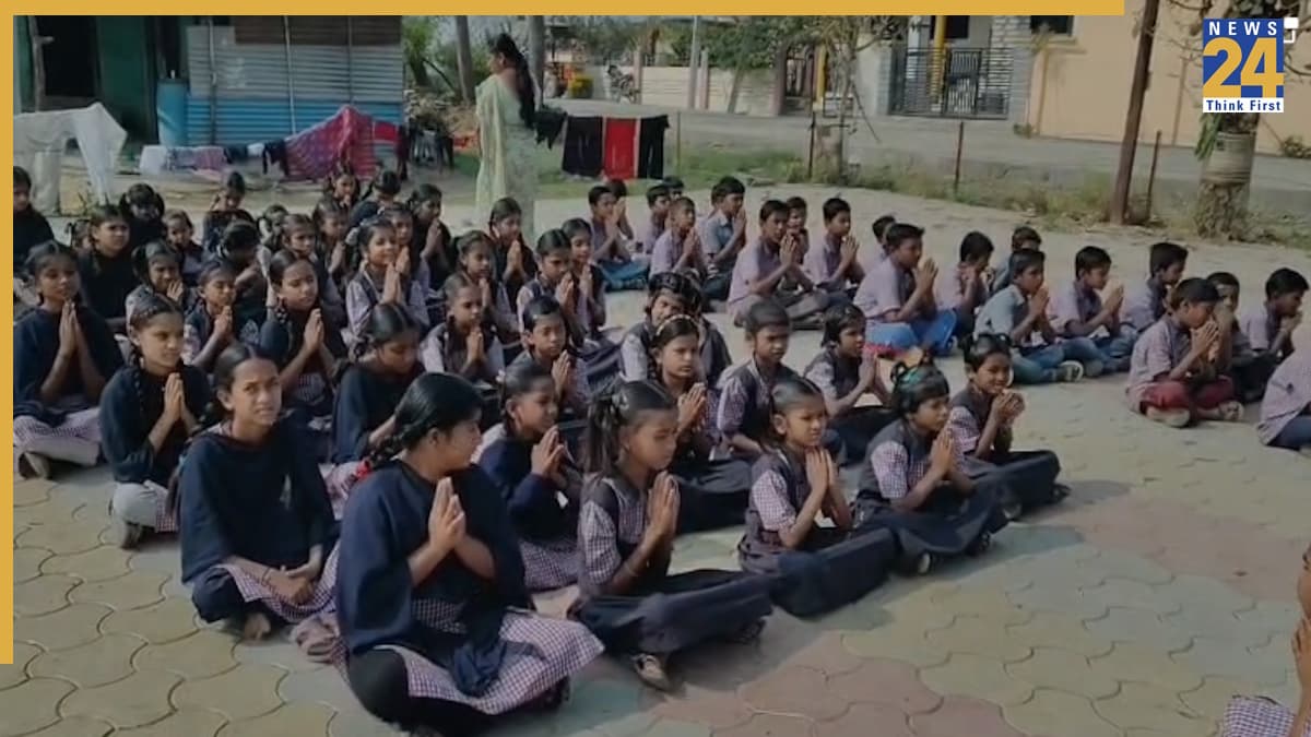 महाराष्ट्र में चौंकाने वाला मामला, 129 स्कूली बच्चों के सिर से छिनी छत, धूप में बैठने को हुए मजबूर