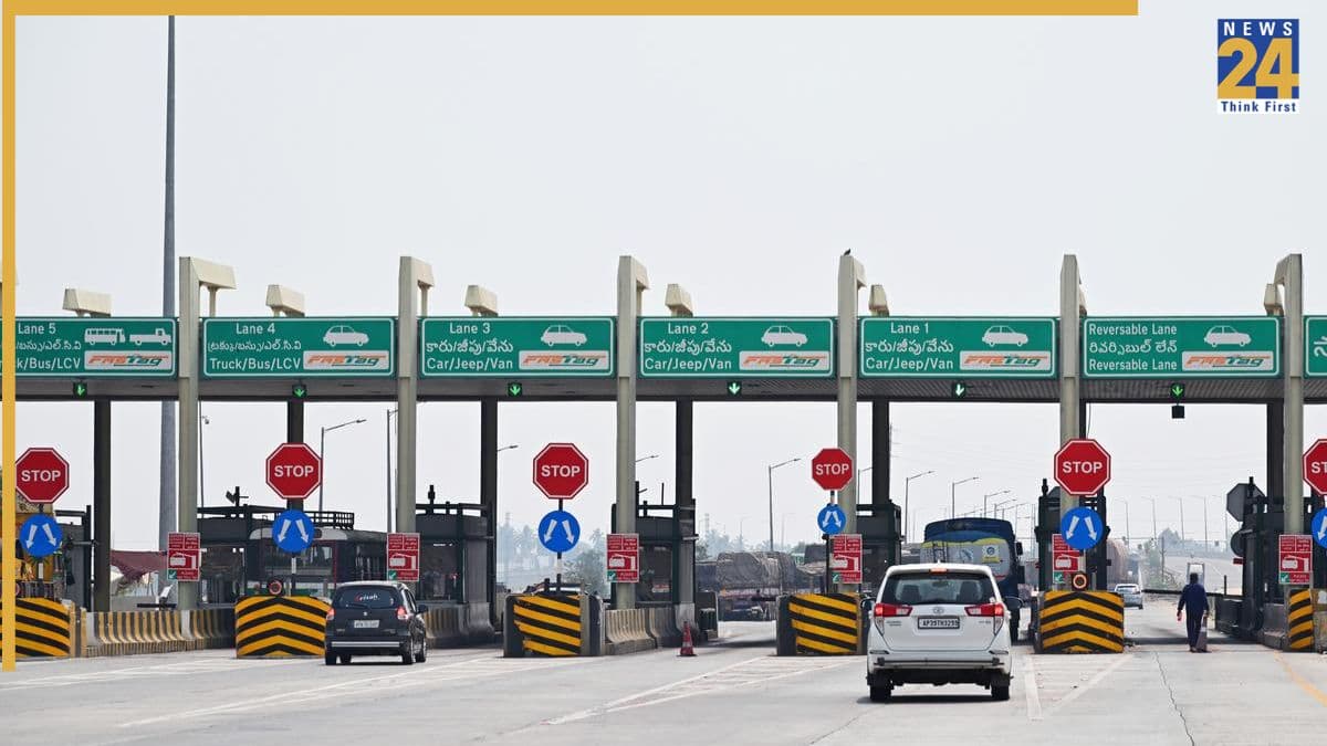 Toll Plaza New Rule: अब जेब पर नहीं पड़ेगा बोझ! स‍िर्फ 340 रुपये में महीने भर करें अनलिमिटेड सफर; जानें किसे मिलेगा फायदा
