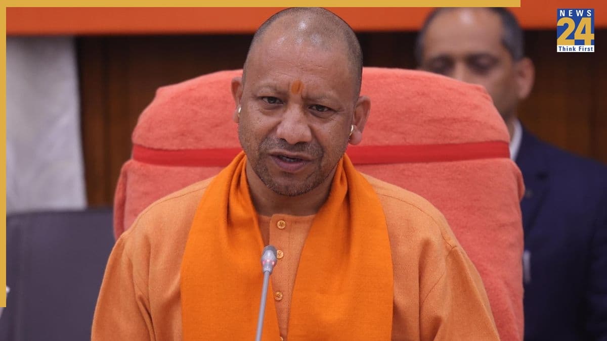 बिहार के बाद अब यूपी में होगा खेला? CM योगी से साथ 2.5 घंटे बंद कमरे में चली RSS की बैठक