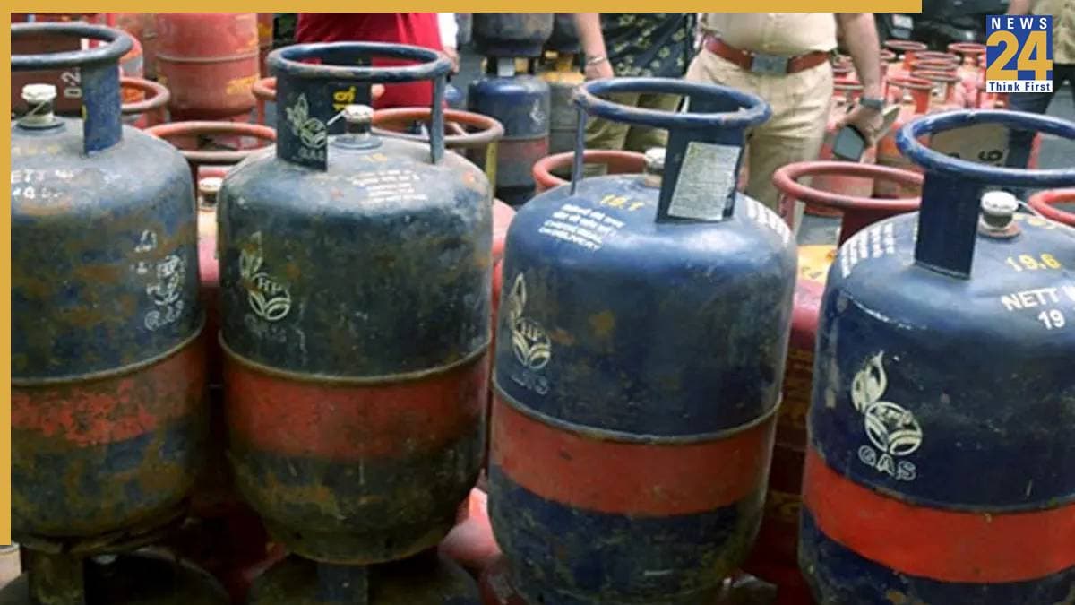Cylinder Price Hike: बड़ा झटका! कमर्शियल सिलेंडर हुआ महंगा, जानें आज से कितने रुपये की मिलेगी LPG?